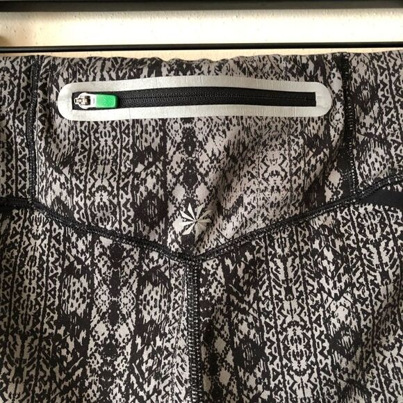 Athleta Grey&Black Capri Patterned Leggings - Picture 6 of 10